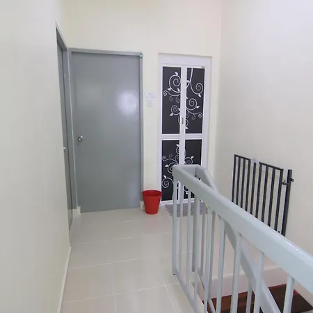 Homestay Hj Esmon 3 Uthm Parit Raja Exterior photo