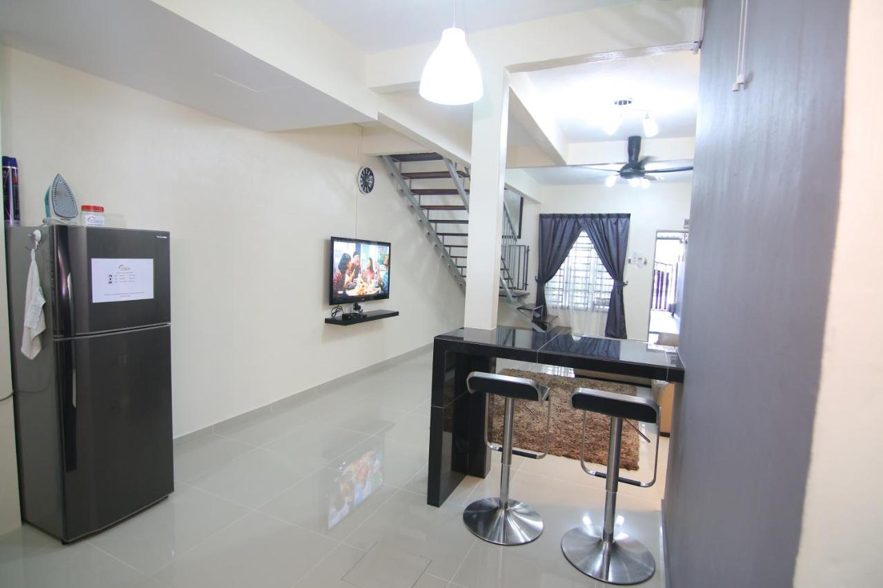 Holiday home Hj Esmon 3 Uthm Parit Raja